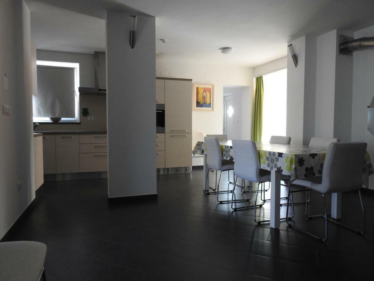 Hostal Pocitniska Hisa Dobravlje Exterior foto