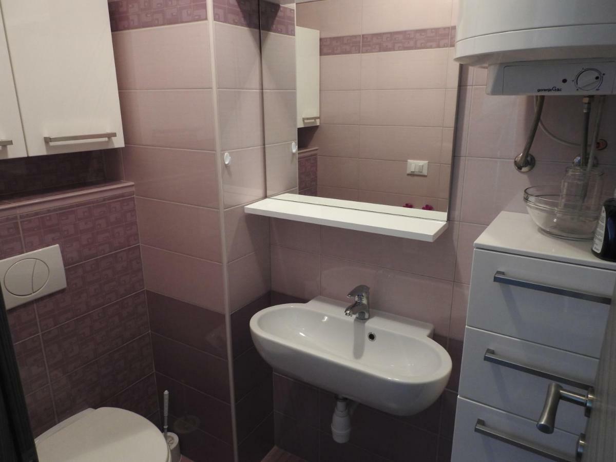 Hostal Pocitniska Hisa Dobravlje Exterior foto